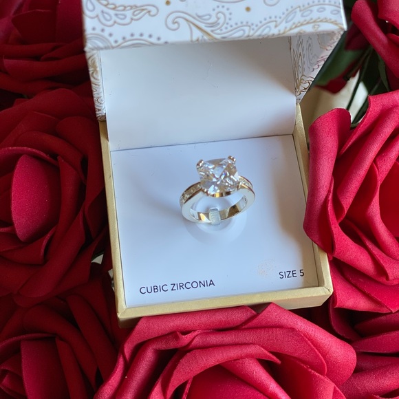 NWT Engagement Ring Cubic Zirconia - Picture 4 of 8
